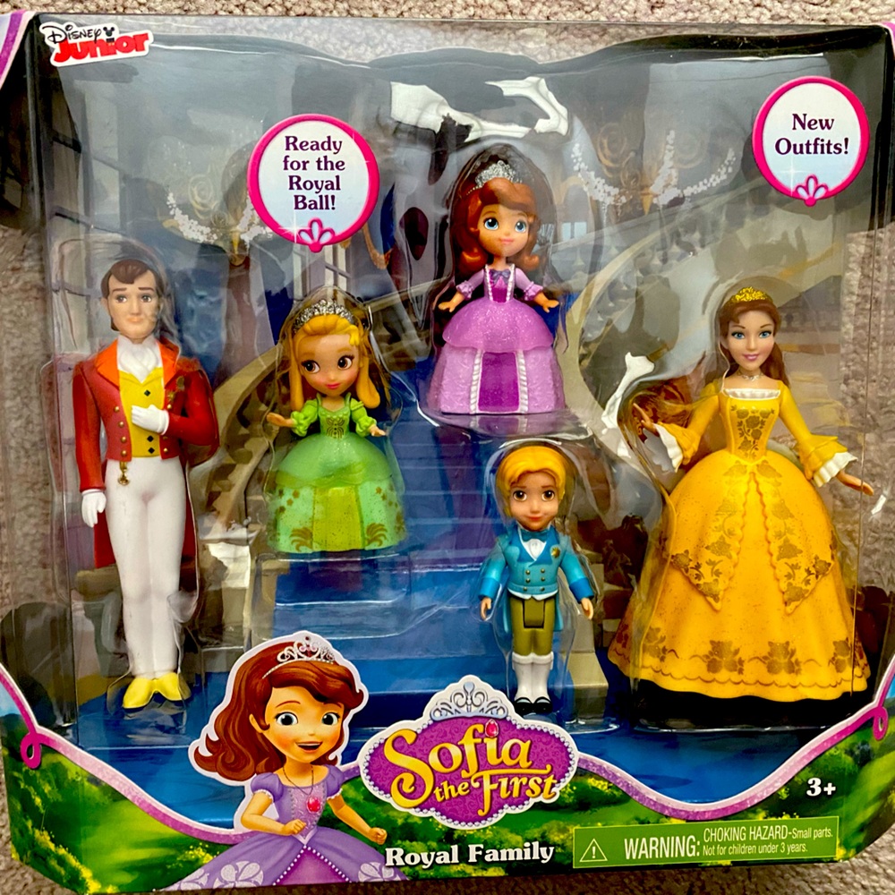 New Disney Junior Sofia the First Royal Family Collection Set Toy